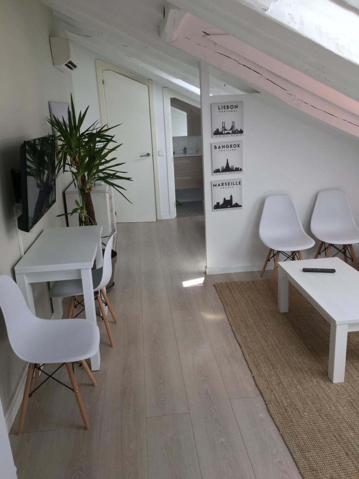 Hortaleza 72 Calle, Preciosa Buhardilla Entre Chueca Y Malasana Apartamento *